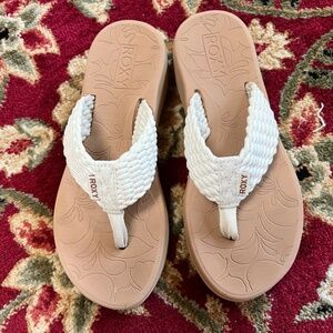 Roxy Caillay platform wedge flip sandal in Cream, size 7